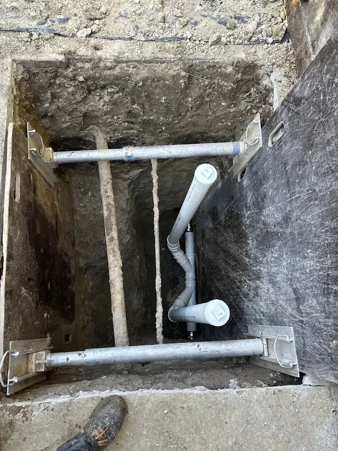 Experienced plumber completing Drain Cleaning work in Palm Springs